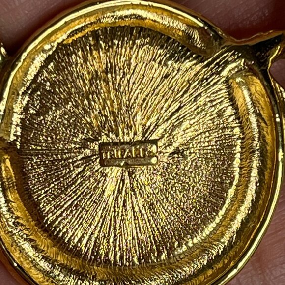 Vintage Trifari Gold-Tone Chain Necklace With White Center Medallion Pendant - Picture 2 of 6